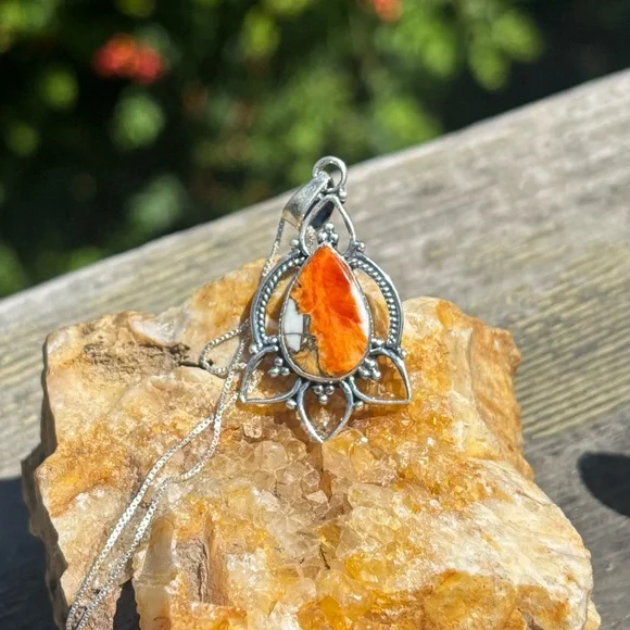 Spiny Oyster Necklace - Picture 13 of 16